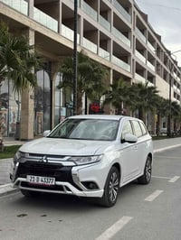 Mitsubishi outlander 2022 تجمیع صین کوشن گەرم و ساردە. کەشن جلد و ناو ...