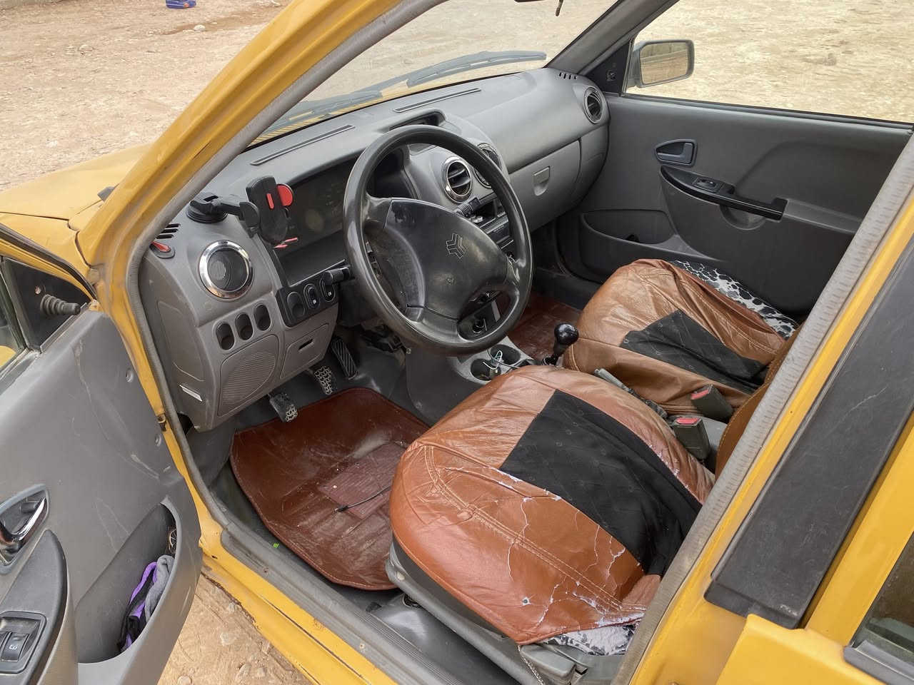 سايبا موديل 12  للبيع رقمها بغداد المالك الشرعي يسكن في بغداد هيئه عليها قليل حسب الاتفاق للمشتري يريد مصفره ابيعله مصفره السعر 23 وبيهاا مجال حق الجيه والاتصال  التواصل مع الحائز ***********
