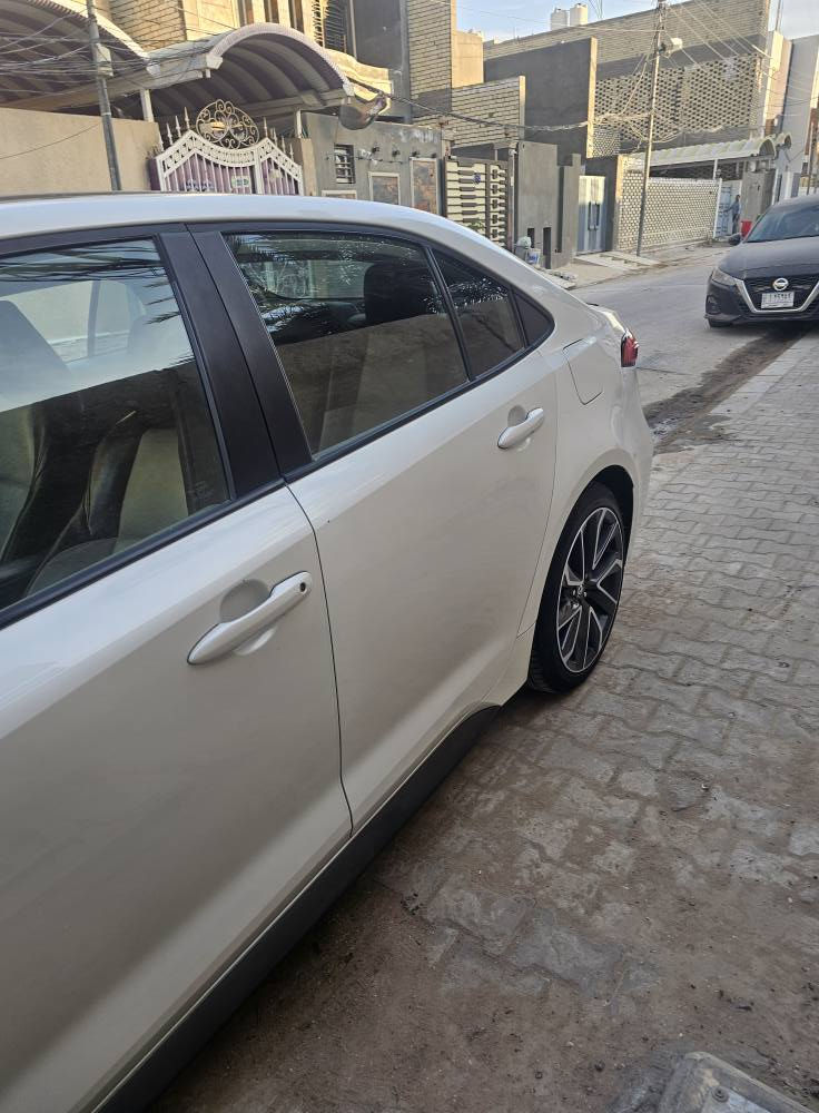 تويوتا كورولا 2020 SE (وارد أمريكي) - نظيفة جداً
​المواصفات:
​النوع: تويوتا كورولا (Toyota Corolla).
​الفئة: SE (فئة رياضية ومميزة).
​المحرك: 2000cc (قوي واقتصادي).
​الموديل: 2020.
​الحالة: السيارة بحالة ممتازة ومحافظ عليها.
​الملاحظات: يوجد "جاملغ" أمامي (موضح) معالج على البارد بشكل خفيف جداً دون أي أضرار تذكر، السيارة نظيفة وبدون إضافات أخرى.
​الإضافات والمميزات:
​مواصفات الفئة الرياضية (SE) المعروفة بالثبات والجمالية.
​أداء ميكانيكي ممتاز.
​تبريد ومحرك بحالة ممتازة جداً النجف, العراق


**إذا كنت صاحب هذا الإعلان وتريد حذفه لأي سبب، رجاءا أرسل رسالة إلى الدعم الفني**