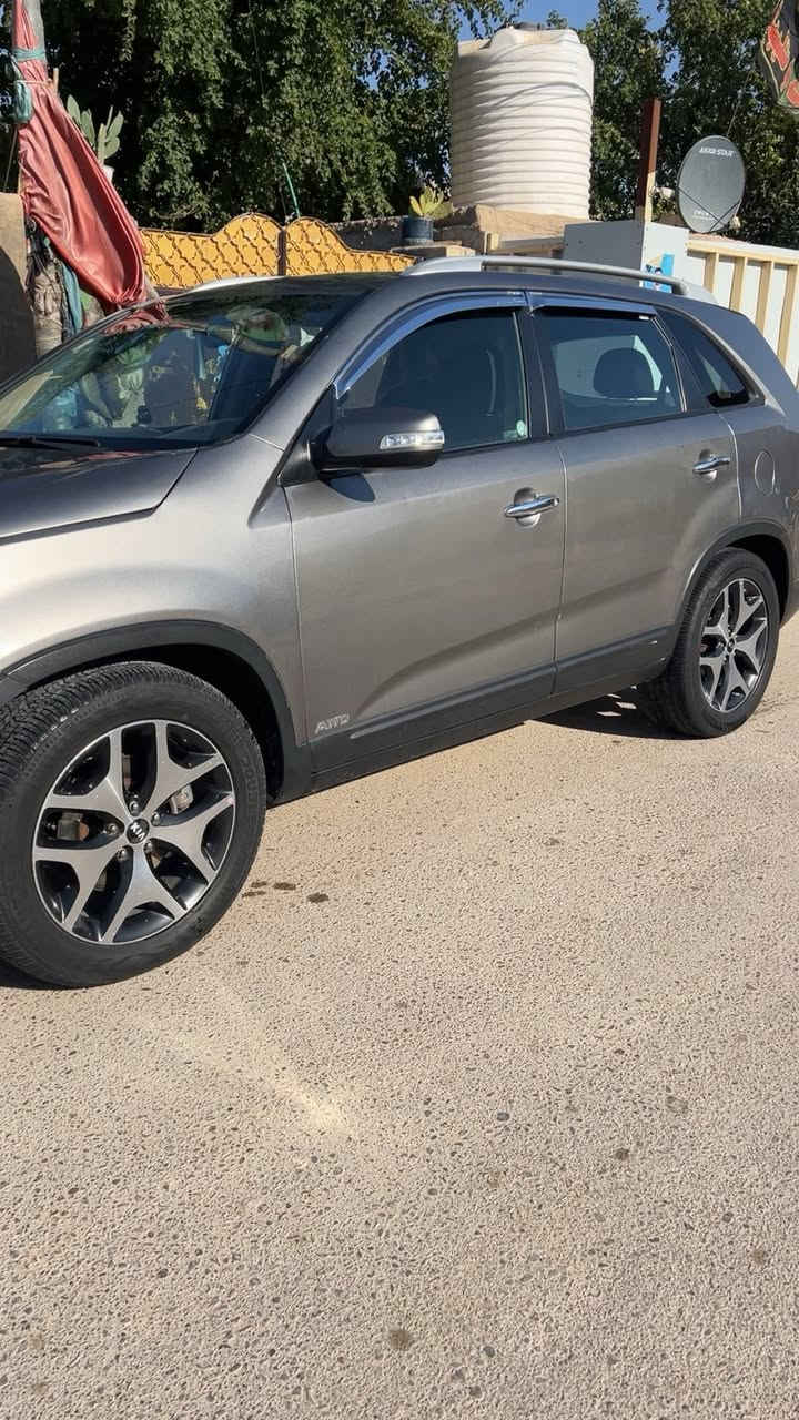 السلام عليكم
سورنتو 2015

 7راكب 

نضام فور ويل 

مانع نزلاق 

تبريد قطعتين 

مكينه جديده  ونضيفه 

تحكمات صوتيه 

 رقم الماني 

 رقم ***********
