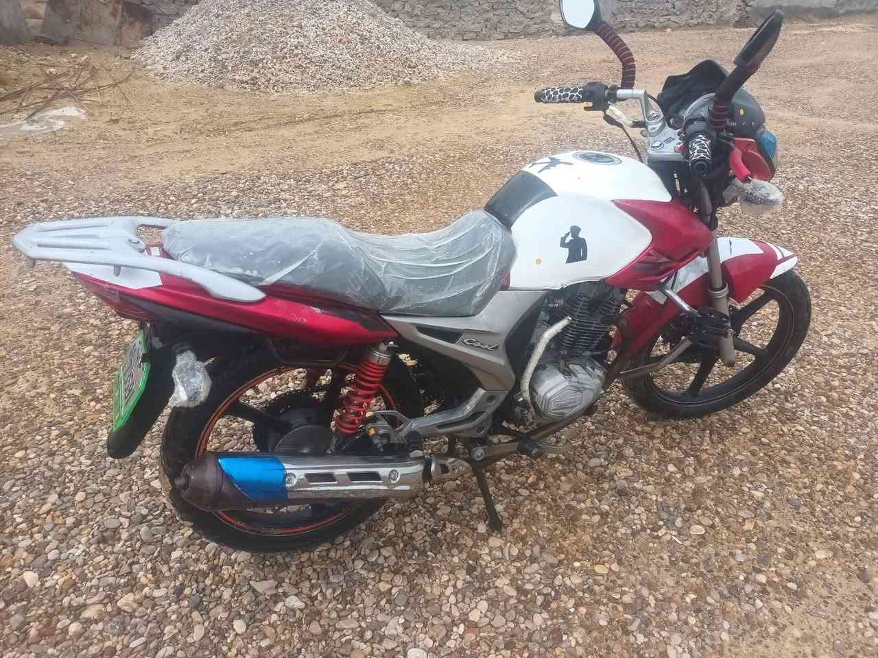 سلام عليكم هاوجي موديل 17محرك 150مكمرك ووراق كامله للمراوس   سايم بطح  نضيف


**إذا كنت صاحب هذا الإعلان وتريد حذفه لأي سبب، رجاءا أرسل رسالة إلى الدعم الفني**