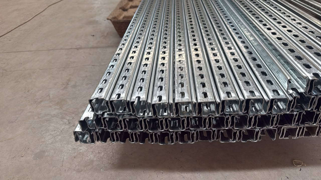 يسر معمل الراجي للبوردات الكهربائية عن بدء إنتاج معمل ميكانو السي جنل حجم استندر ٤١ ملم مربع وبسمك ١.٥ ملم و ٢ ملم وصنع كافة الاكسسوارات مثل طرفي و وسطي المنيوم وكلفنايز وكلامب كلفنايز سمك ٢ ملم والمصنع يقع في كركوك قرب حي الصناعي المتطور 
*********** رقم اتصال و واتساب
