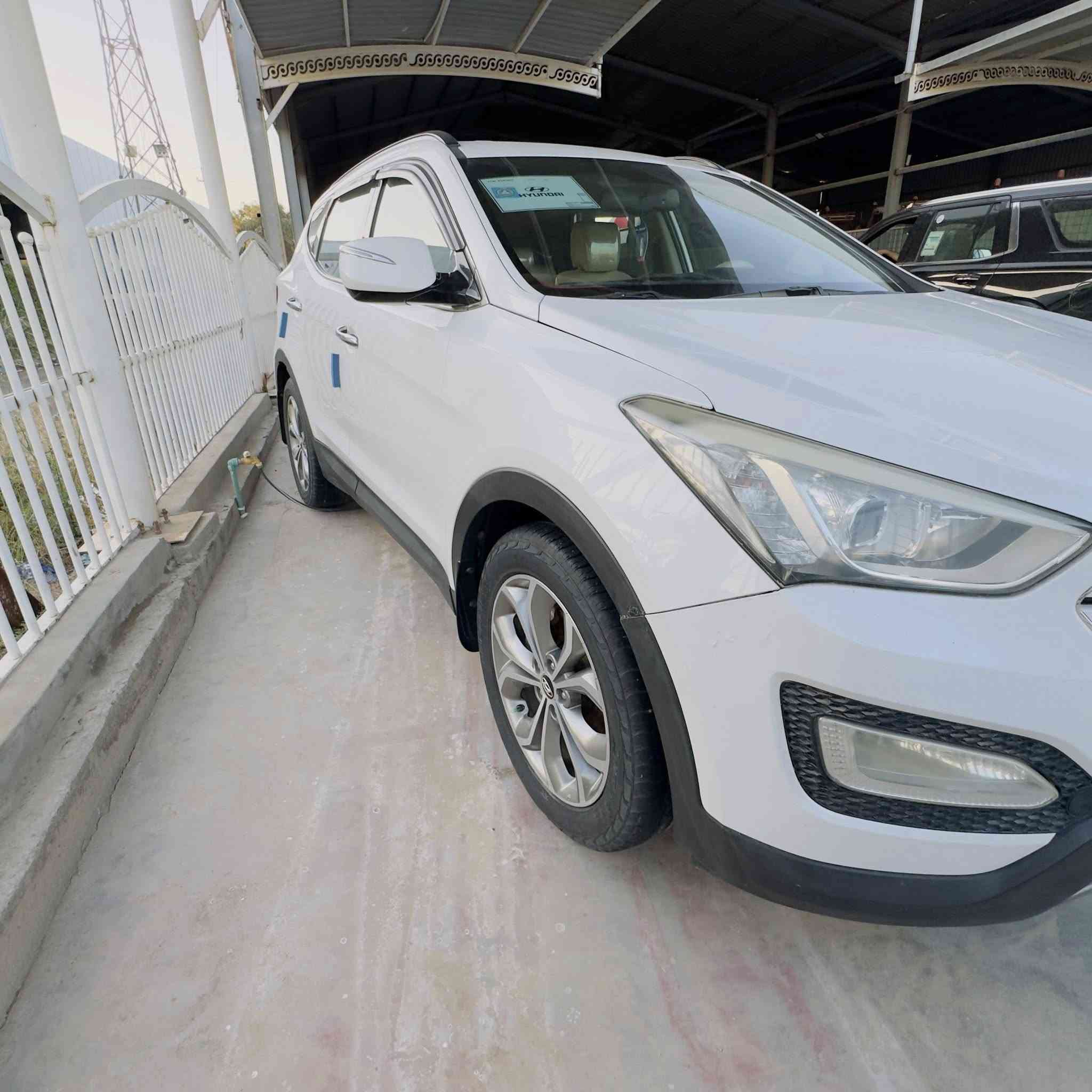 السلام عليكم
سنتافيه 2014 

رقم بغداد تحويل مباشر 

سنوية لغاية 2030 

6 سلندر 

فور ويل 

لد امامي 

اشارة بالمري 

تحكمات ستيرن 

شاشه كبيره 

سويج 

بيها بارد مقدار 4 اصبع الباب الخلفي الأيسر 

وشخط بسيط ما حافر صاير مثل الخيال بالباب الأمامي الأيمن

السعر : 170 مجال بسيط 

*********** 
واسط قضاء الزبيدية
