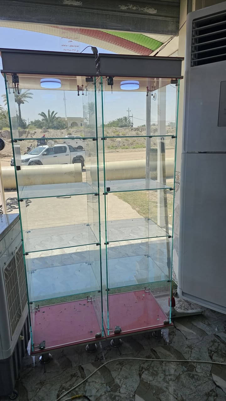 عندي عارضات مال عطور او موبايلات عدد 3 قطع سعر القطعه 200)  عنوان رمادي جويبه ***********
