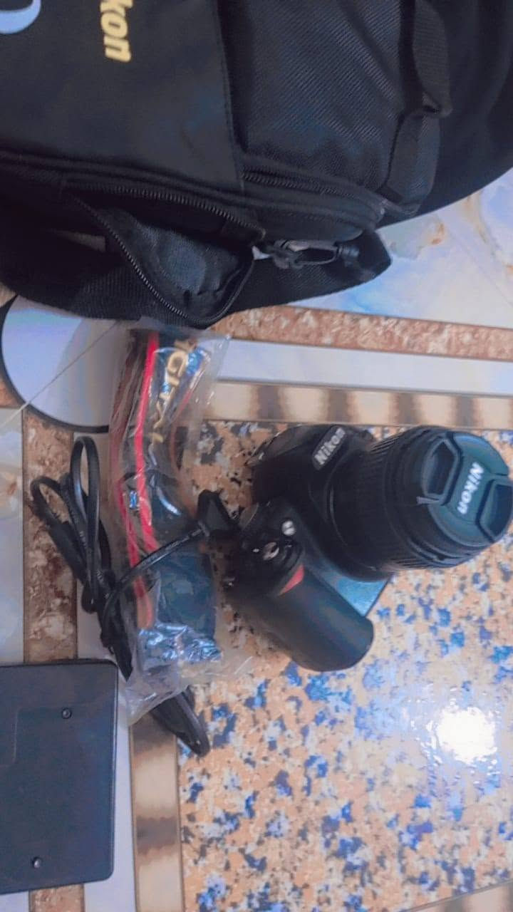 يا الله كامرة نيكون D3100 مع عدسة (18_55) مستخدمة قليل مع غراضها كاملة بسعر 250 الف وبيها مجال قليل للشراي  للتواصل ع واتساب ***********
