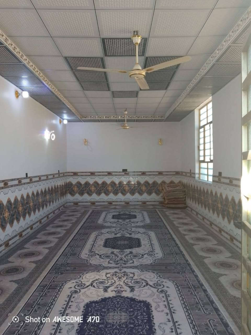 السلام عليكم بيت للبيع مساحه 400

يحتوي علا غرفتين نوم

صاله 10في5متر

مطبخ ومجموعه صحيات

كراج يوسع سياره

وحديقه 150متر

بناء طابوك وصب كونكريت

سيراميك جداري وارضيه بورسلين

البيت ركن علا ثلاث شوارع.

تبليط ماي كهرباء

اقرار محكمه وتنازل بسم المشتري
والاستفسار. ***********

السعر 60وقابل للتفاوض النجف, العراق
