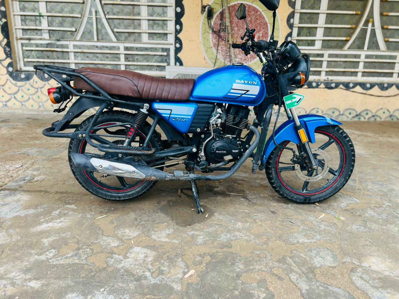 سلام عليكم دراجة دايون للبيع موديل 22مكفول كفالة عامة أوراق ضايعة يعني كلك بليتة ورقم شاصي َ  كفالة عن سرقة كهربائيات كله شغاله الدراجه خير من الله بشرط انضف من الصوره السعر ٩٠٠ وبيهة مجال رقم ***********
