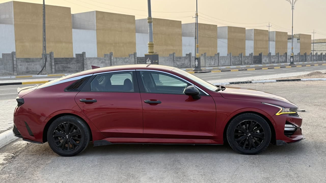 الـسـلام عـلـيـكم
كيا كي فايف // k5
للبيع او مراوس فقط بجينسز 
موديل السيارة :-2021
الفئة:-   LXS
مواصفات السيارة؛-

1-محرك 1.6 توربو 
2-بصمة 
3-رادار امامي
4-رادار خلفي
5-توقف ذاتي عند الرجوع
6-اشارة بالمري (نقطة عمياء)
7-صندوق يفتح عند الوقوف امامة
8-تشغيل عن بعد 
9-سايد بريك دكمة
10-اوتو هولد 
11-تحديد مسار
12-قيادة شبة ذاتية
13-اوامر صوتية 
14-شاشة اصلية كار بلي و اندرويد اوتو 
15-رقم السيارة شبة مميز 
16-كاميرا خلفية وكاميرا قلاب 
17-كروس كونترول (تثبيت سرعة)
18-لد نهاري
19-توقف ذاتي عند الرجوع للخلف
20- تحذير عند فتح الباب
21-اربع انظمة قيادة(NORMAL-SPORT-SMART-COCITM)
22-ترحيب عند الوصول يم الباب
23-تبريد مناخ منفصل
24-السيارة حرفيا كلشي ما ناقصها شغل واطلع
رقم اربيل تريد وكالة تريد تحويل

ممشى في امريكا 46mi
ممشى السيارة الحالي 73mi 

        حادث السيارة جداً بسيط جاملغ جهة السايق مبدل نفس اللون وشبر بالبنيد راجع بارد ومصبوغ على كد الشبر

السيارة عليها تعديلات للجمالية:-
 ويل رياضي ، لحية ، دوسات جانبية ، كفرات مراية باتمان ، سبويلر خلفي ،زعانف خلفية ، انارة داخلية كاملة يتحكم بيها بالمبايل ، كفرات يدة سود ، تغليف بكلايت خلفي ،
———————-
السيارة مال جناي وكلش مداريها وارقى الدهن يندارلها وقبل فترة بدلت دهن كير ما ناقصها اي شي 
———————
السعر 165 ورقة 
——————-
للأستفسار:-
***********
            ***********.
