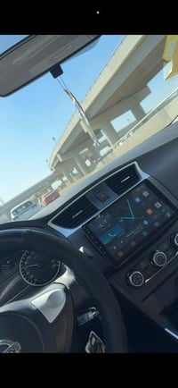 شاشة نيسان سنترا تجميع صيني نظيفه كلش كامله مع القاعده والفيش جيب وشد ...