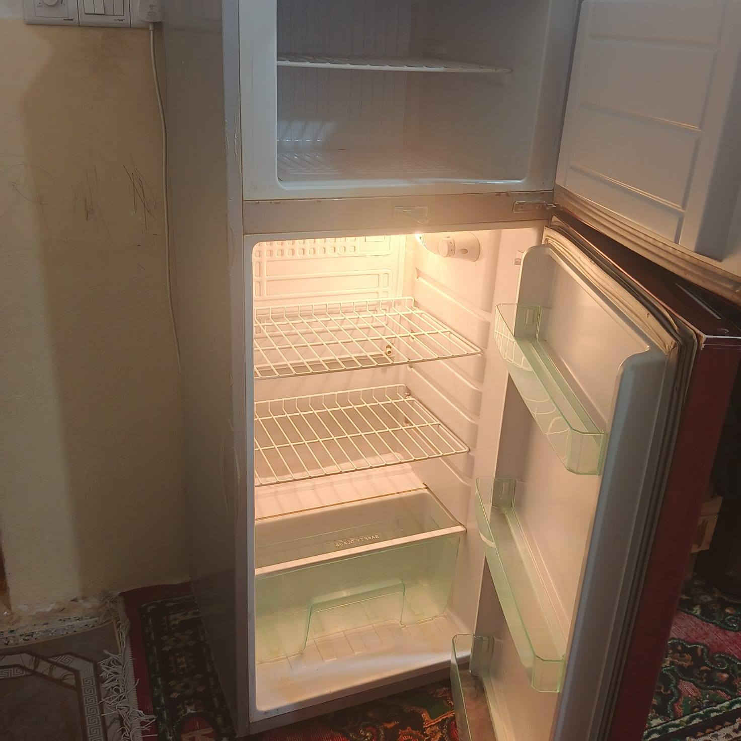 السلام عليكم من رخصت مدير الكروب ثلاجه وسط سعره ٨٠ الف مامصلحه على وضع الشركه الي يريد يتصل على الرقم ***********
