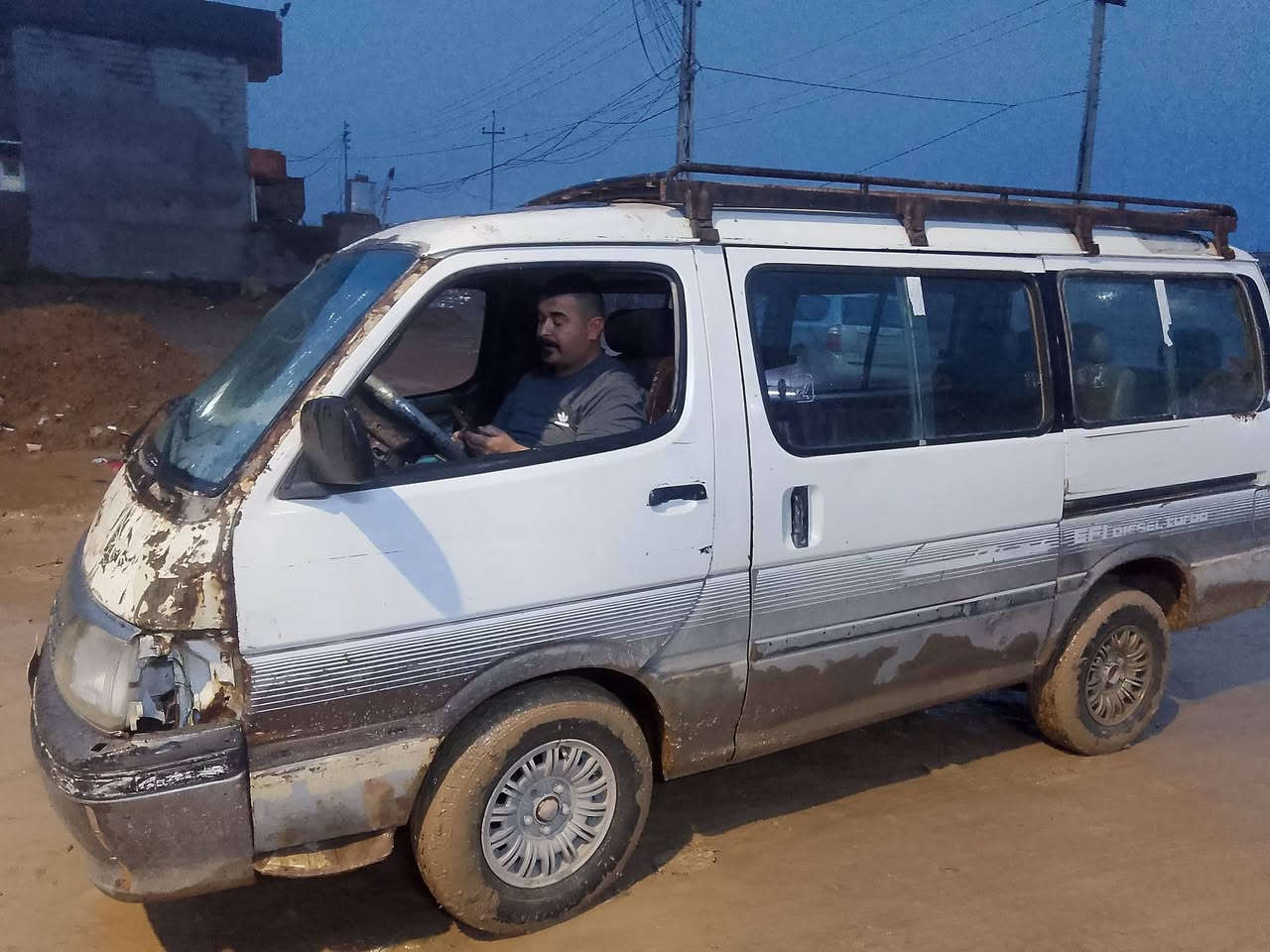 ‏‪0790 293 3282‬‏
السلام عليكم 
تويته موديل 93 مكينه فيفتي حجم ثنين ونص
رقم بغداد سنويه منتهيه سعر 30وبيها مجال
رقم صاحب السيارة
