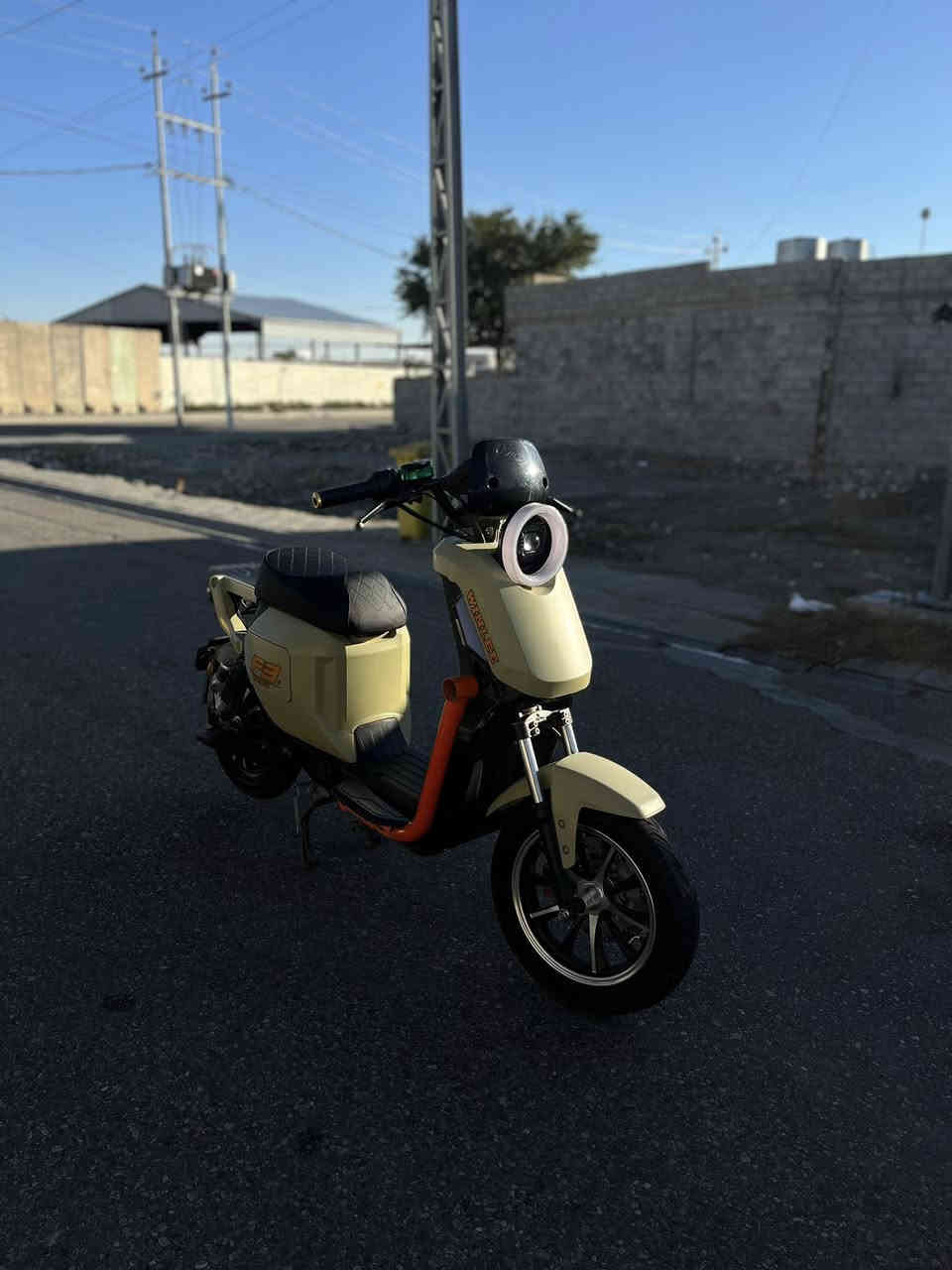 سلام عليكم

دراجه شحن F3
دراجه كلش حلوه جديده
قشرهه جديد اي عيب مابيها
لايتات و ليداد كلها سليمه
سويج و بصمه و كارت كلها موجودات
بطاريات جديد امبدله تقريبن صارله شهر 
سعر 550 الففف
مكانه كركوك
رقم ***********
