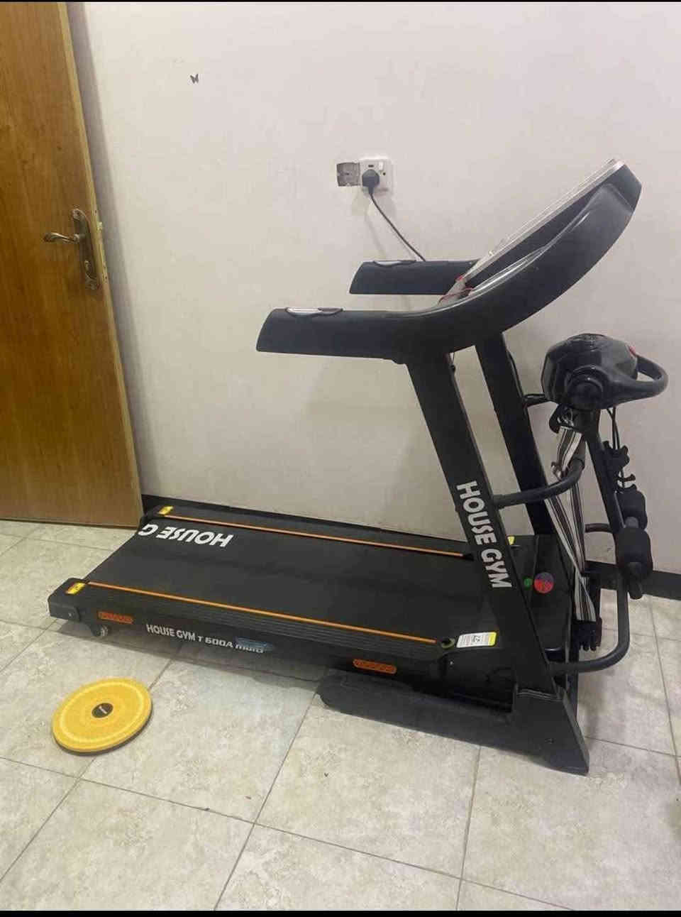 جهاز جري 
استعمال 3 اشهر فقط 
يتحمل 250 كيلو 
جبلي 
 وجهاز حزام تكسير الشحوم 
دوار للخصر 
الجهاز جديد واستعمال 3 اشهر 
السعر 350 الف 
مكاني حله بابل شارع ٨٠ طريق كربلاء قرب مجمع نبع بابل 
*********** حلة, بابل
