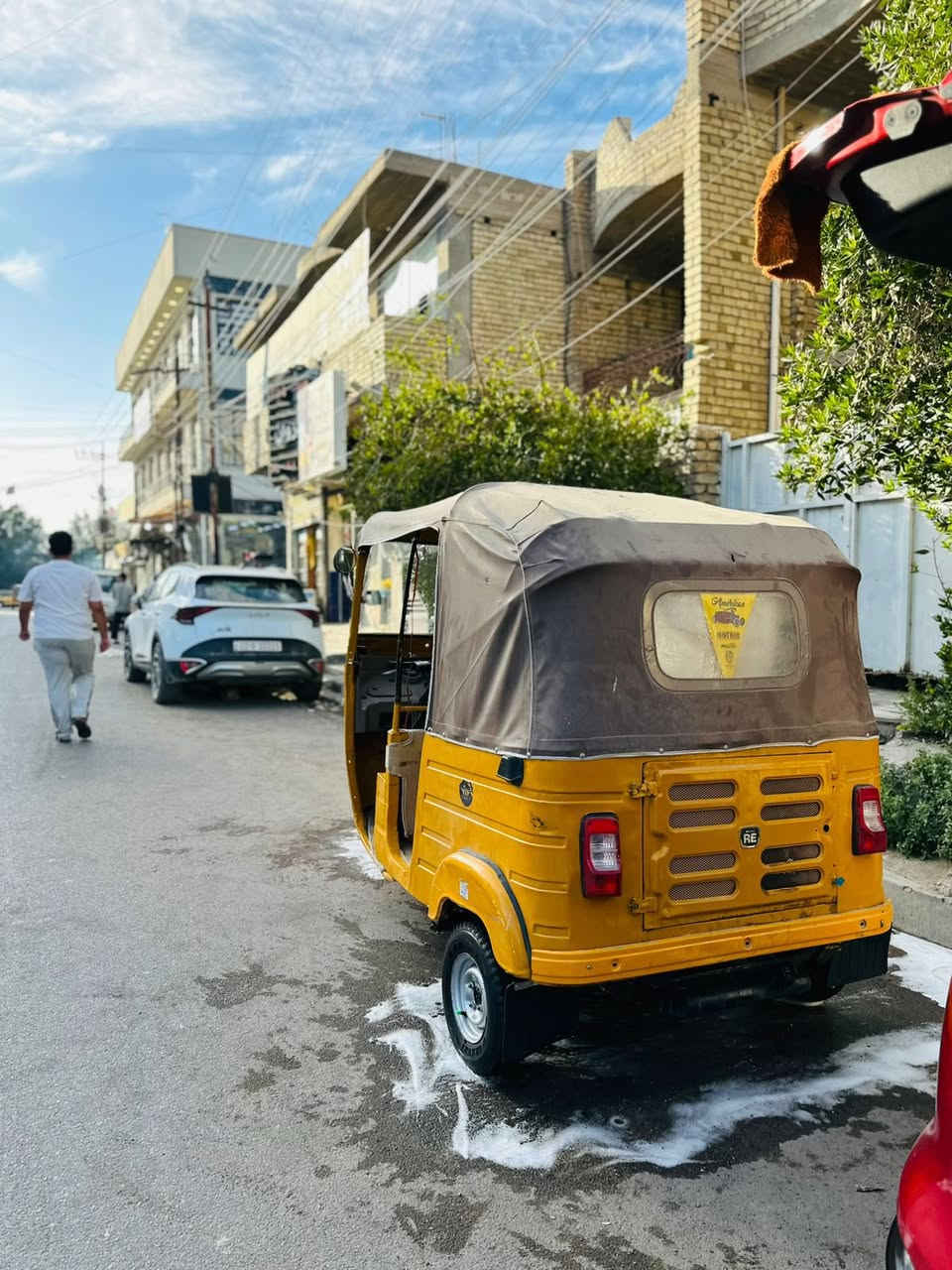 السلام عليكم تكتك موديل 18 شهر12 دخوليه 19 محرك 20 خير من الله مصبوغه عام رش وبيه بدي 20 السعر 4200وبيه مجال حك الجيه العنوان بغداد الشعب ***********
