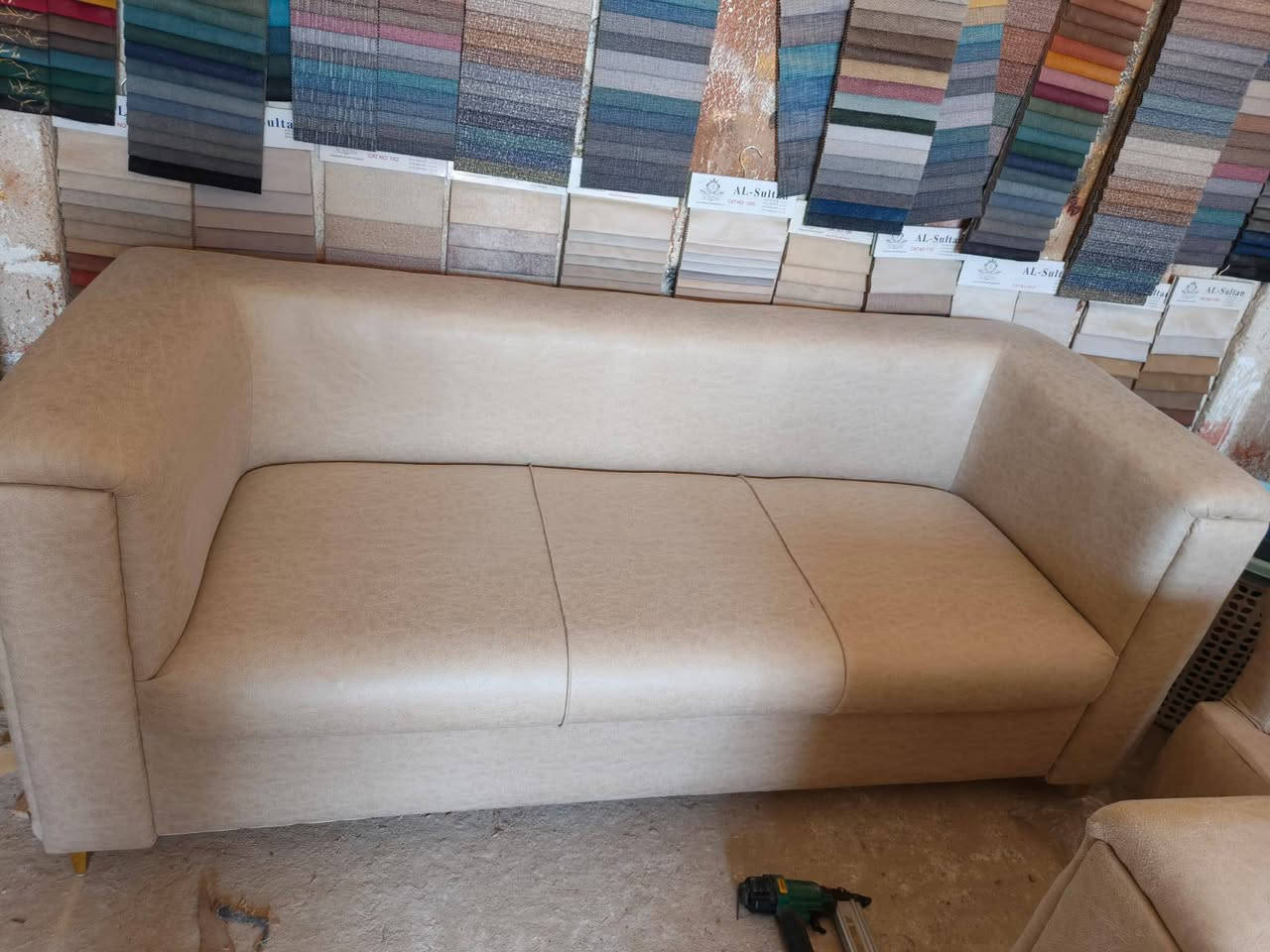 دوشمة ذي قار
لتفصال وتصليح انواع التخم والقنفات 
تبديل انواع الاقمشه حسب الطلب 
للتواصل واتساب 
***********
