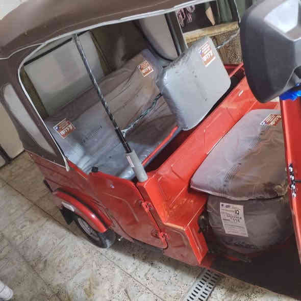 سلام عليكم تكتك 22 شهر 8 رقم بغداد انكليزي تحويل ثاني يوم
كفاله عامه كشر ومكينه لا ضربه ولا صبغ ولا معجون اكفله من كلشي 
بيه تخم تاير دوشمه زيرو كهربائيات كله شغاله كلشي ما ذب عليه كبل للشارع 
مكان بلديات نادي صنادي ***********، *********** السعر  750 4 مستعجل لغرض علاج
