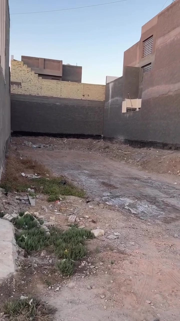 بسم الله الرحمن الرحيم 
يعلن مكتب الرنين للعقارات عن توفير (قطعة أرض ملك صرف للبيع )
📌العنوان في قاطع الجيش الشعبي /مجاور مدرسة الارتقاء الاهليه 
▫️المساحه (٢٥٠) متر الوجه ١٠ متر والنزال ٢٥ متر 
▫️تحويل مباشر بأسم المشتري 
🔸السعر المطلوب (95 مليون قابل للتفاوض)
للاستفسار والطلب زيارة مكتب الرنين او الاتصال 
***********/ مرتضى

