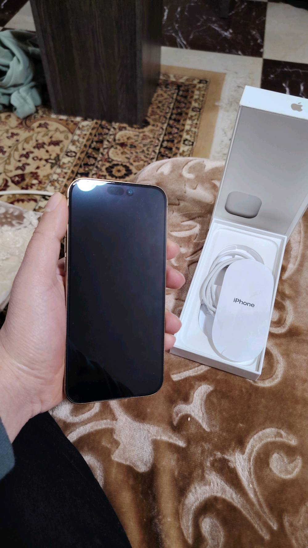 السلام عليكم ايفون 16 برو ماكس بطاريه 100 عدد دورات 69 ذاكره 256 نضافه 100 شرق أوسط 