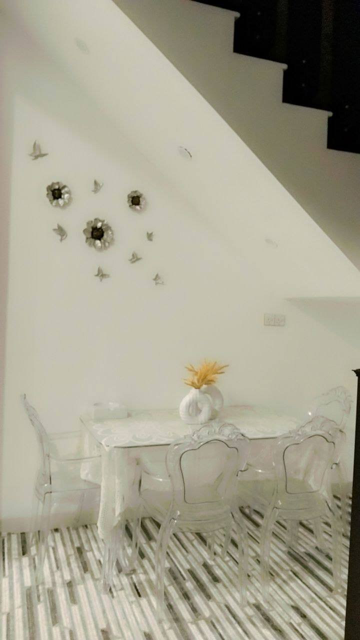 السلام عليكم دار للبيع بناء حديث درجة اولى طابقين طابو صرف
المساحه 96 م 
العنوان حله شارع الري مقابل دائرة البلديات  
التفاصيل داخل الفيديو 
للاستفسار الاتصال 
***********
