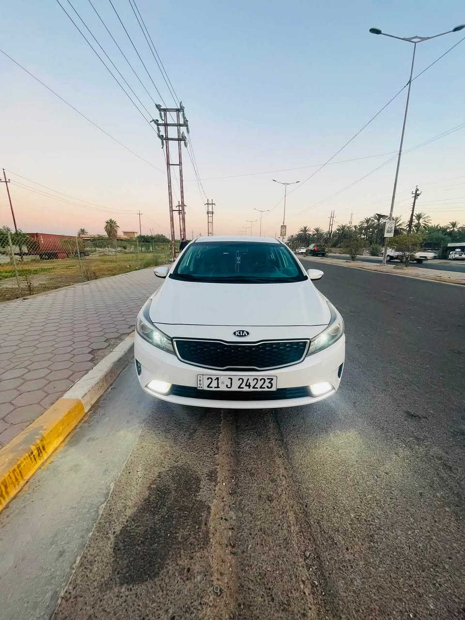 لبيع سيراتو 2018محرك 2000
كفاله من الصبغ والتبديل بيه كم رصعه 
سياره احله من الصوره 
ماشيه 97الف وقابله لزياده سياره استخدام شخصي 
تريد تحويل وكاله حاضر تراي وين ماتريد 

العنوان/واسط الصويره او /المدئن سلمان باك 
***********
