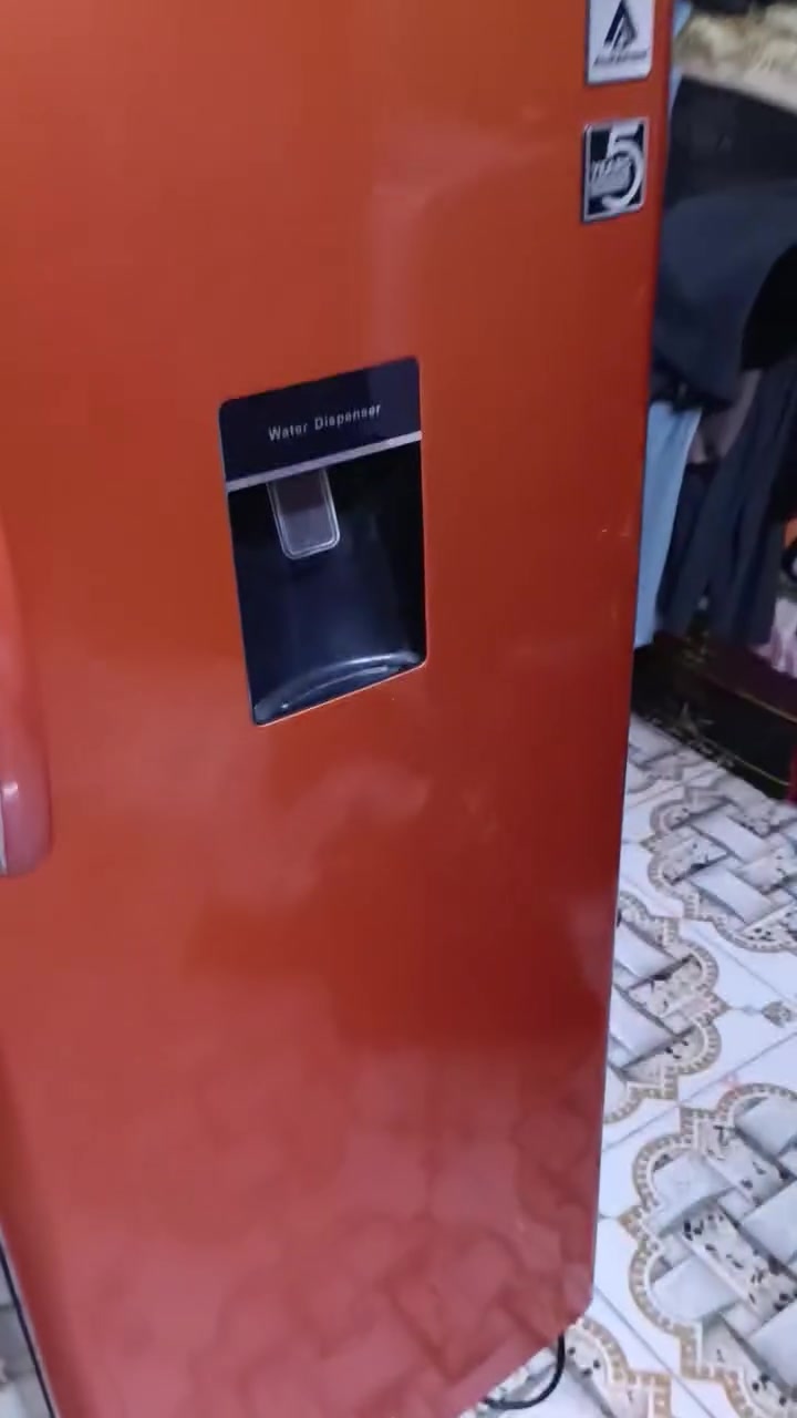 ثلاجه شرط الشغل والتجميد فوول بيهه براد , ماركة الحافظ بالكهرباء اقتصاديه كلش ما داخله تصليح ابد  ما بيهه شخوط ولا زنجار  السعر 110
كربلاء حي العسكري العابد ***********
