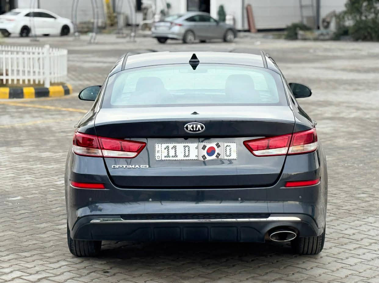 السلام عليكم
سياره جديده مال جني خير من الله 

كيا اوبتما موديل 2019 وارد امريكي رقمها بغداد الرقم الدولي الجديد 

مواصفاتها FE تحكمات ستيرن كروز سرعه شاشه جبيره اصليه كاميرا خلفيه رادار امامي رادار جانبي تحديد مسار امامي قياده اليه 

ومواصفات الاوبتما المعروفه

ماشيه 100 الف

مكينه 2400 شرط مامفتوحه لا هيه ولا الكير فقط مبدل واشر مال قبق واشر مال كيس 

وشرط الفحص

حادث السياره شخط بهلال الجاملغ الخلفي والباب ومصبوغات

حتى الدعاميه الاماميه والخلفيه بدون صبغ

بيها طعجه مال تحميل ومسويها بلكصه

السياره غير هذا مكفوله حتى من البارد ومن الفتح 

تبريد شغال تدفئه شغاله صدر امامي خلفي جديد 

ماناقصها اي شي وتجي وتفحص ان شاء الله صارلها عدنه خمس سنوات

عنوان السياره بغداد العامريه 

سعر السياره 137
اي استفسار حاضر رقم الهاتف 

***********
وبي واتساب هم
