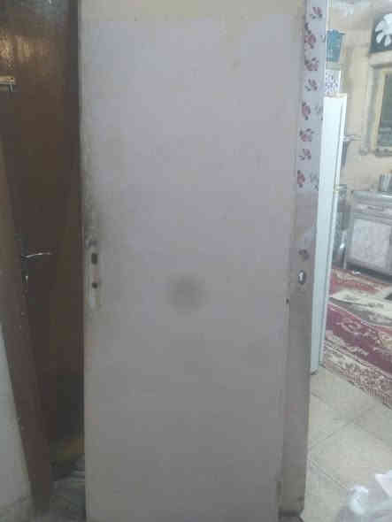 سلام عليكم بيبان مستخدمه للبيع هذا رقمي *********** بالعماره بيبان خشب
