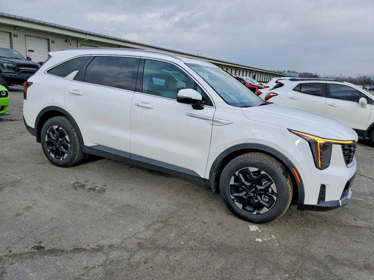 #أعـــلان_مــــــــــزاد #مكتب_بوابة_دبي
سعر نقل مخفض الى جميع الموانئ
ـ نوع السيارة : 2025 KIA SORENTO S
ـ تاريخ المزايدة : 23/3/2026 الساعة 5:00 مساء 
ـ السعر : حسب تاريخ المزايدة المذكور أعلاه: 1500$ دولار 
ـ الضرر والمواصفات : حسب الصور المرفقة
-جميع السيارات الهايبرد الكهرباء معفي
من الكمرك الضريبة والرقم مجاناً
ملاحـــظــة .. السيارات المعروضة داخل الصفحة هي مجرد نماذج بسيطة للمزاد
وللمزيد من المعلومات الحضور الساعة الرابعة عصرا الى مقر الشركة الكائن في:
شارع الحزام الاخضر المدينة المايئة- مقابيل حي العدالة #النجف_الاشرف
المكتب ***********
زيد الطفيلي***********
عبد الله الزاملي***********
للانضمام لكروب الواتساب اضغط ع رابط
https://chat.whatsapp.com/HEg5DTFOYCnFPwSoSvOuuq
