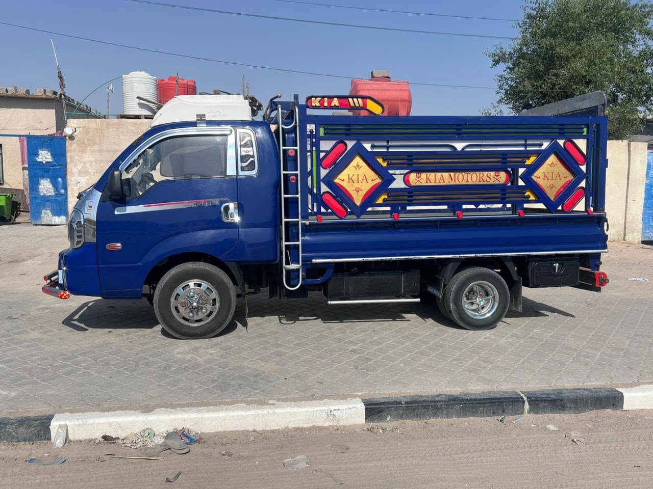 كيا بنجو موديل 13 صبغ جمالي مكان بصره الزبير كفاله السياره من ضربه المحرك مكمل محرك سبعه 125 وبيها مجال ***********
