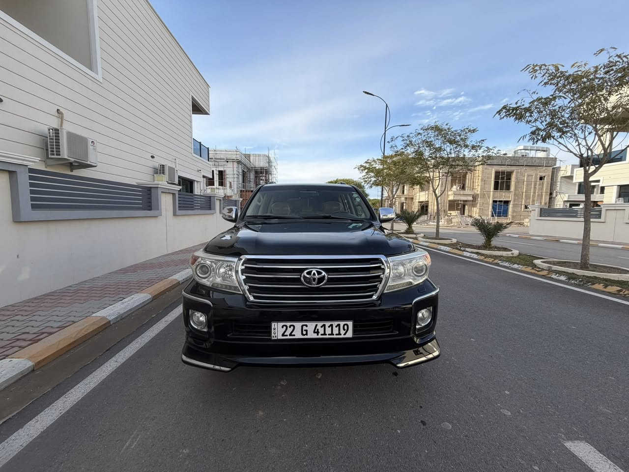 السلام عليكم للبيع لاندكروز 2013 فطيم ماشيه 222 الف مكفول البدي من الصبغ ربع دعاميه امامي وخلي صبغ فقط وبيه 3 مكانات بارد ع كد اقل الشبر والباقي مكفول عام من كلشي من كير مكينه حداديه وداخل جديد رقم وسنويه كله جديد/ مواصفات / سلات / كراسي جلد وكهرباء داخل بيجي مطعم بصاج/ مكينه 6 سلندر / لات عالي ناصي زنون/ 3 قطع تبريد/ 7 راكب معروفه مواصفات الفطيم السعر 350 وبيه مجال بسيط مكاني بغداد للاستفسار ع الارقام 
***********
***********
