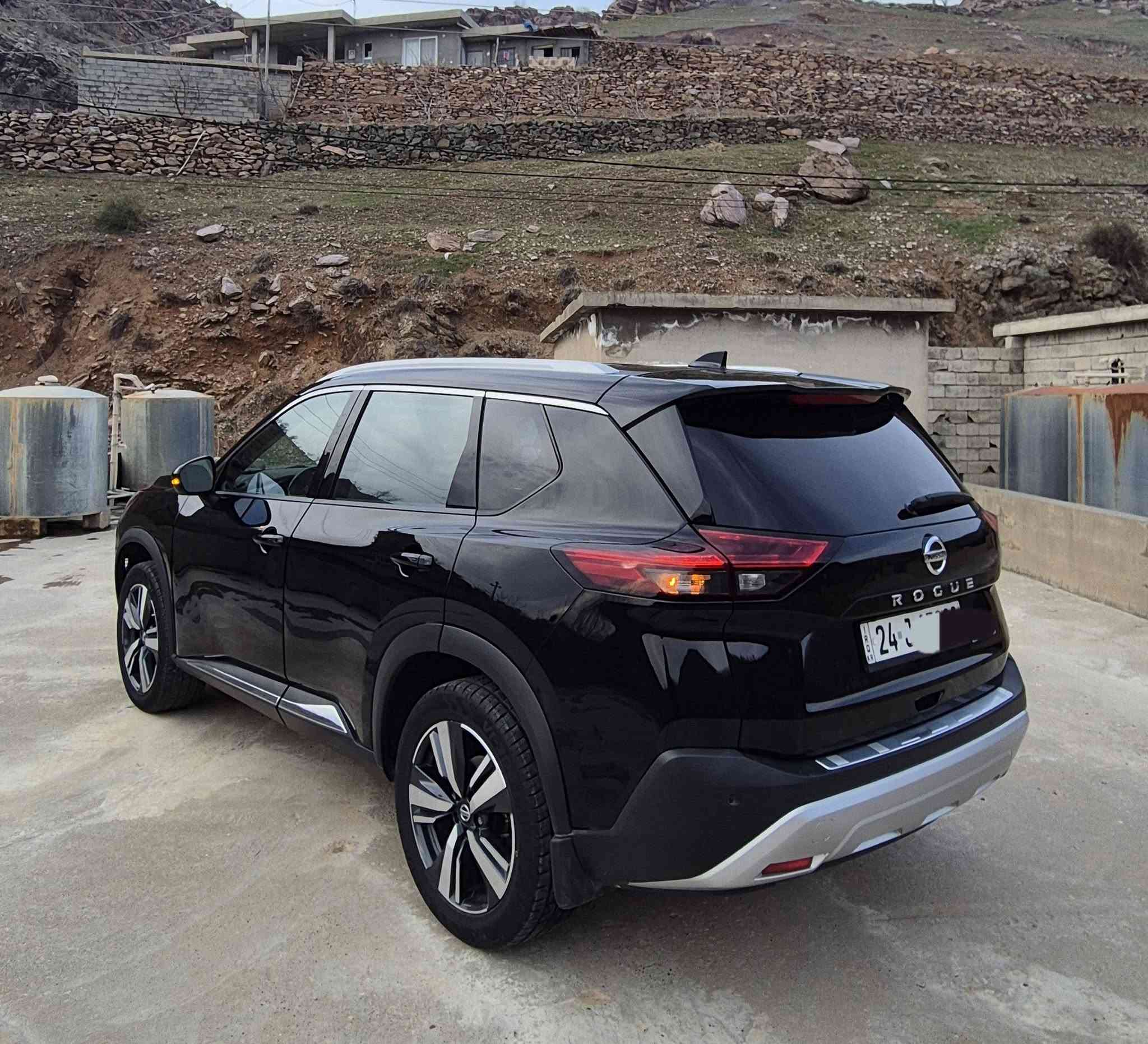 بسم الله الرحمن الرحیم
نيسان روج 2021 SL AWD فوول مواصفات ماشی 52 mil
محرك ٤ سلندر 2500 cc 
سیاره بدون صبغ بدون ارباك ، ارباكات كله سلیمه بلادی شرط سیارە مال بیت مابی مصاریف .
سیاره باقی علی البلادی بدون رصعه بدون بارد بدون ای شی ، بالعافیه علی یاخذها
رقم شاصی و سونار داخل منشور
فوول مواصفات SL AWD :
بصمه تشغیل عن بعد بانوراما فور ويل دبل اكسل 5 كاميرة قيادة الية قيادة نظام ايكو وستاندرد و صبورت رادار  ۳٦۰ حساسات خلفيه توقف ذاتی كشن جلد كشن كهربائي  
كشن هيتر كشنات خلفی تدفئه سكان هيتر    
لايتات متركس ال اي دي (زينون)
لايتات تفاعليه ويه رادار تقوه وتضعف
بك لايت لد شفتات بل ستيرن
٥ بصمات جميع ابواب وصندوق
رادار امامي وجانبي وخلفي
نقط عمياء خروج عن مسار
توقف الى خلف في حالة تنبئ بل اصطدام
توقف ذاتي في حالة تنبئ بل اصطدام من امام هندبريك بصمه اوتوهولد بريك بل ازدحام تحكم ستيرن جهتين جامات الخلفي برده صندوق كهربائي .......
گیر و محرک تحویل غرامات کلە بشرط وكاله باسمی رقم دهوک دولی تحویل وکالە بشرط 
*********** viber & watsapp
