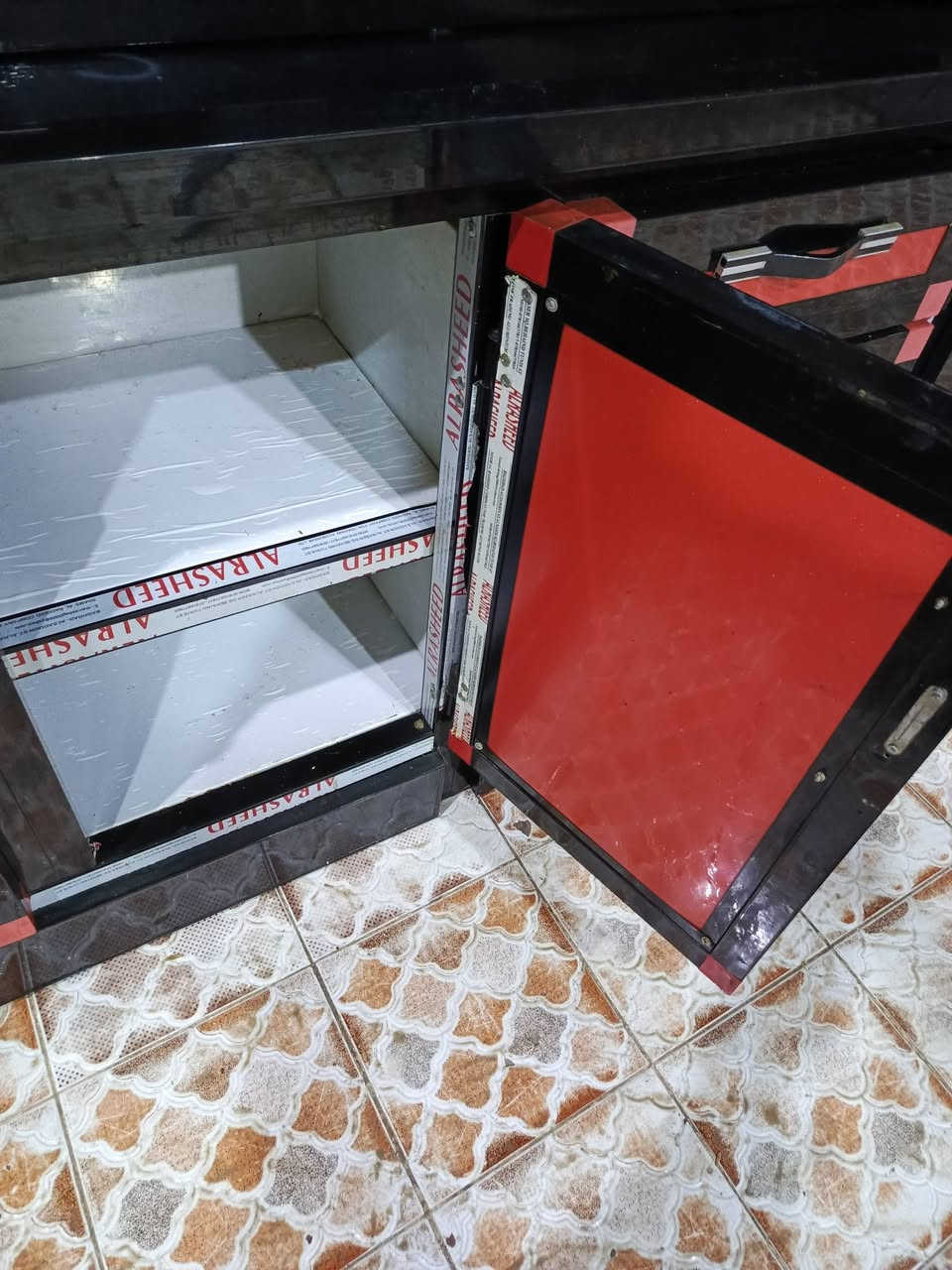 كاونتر مترين ونص هذا تفصال مبطن وجهين لباب بوري صيني ثقيل وليس يراني خفيف مستعمل قليل سعره خاص ويتدلل شراي مكان بصره موجود توصيل داخل بصره 👈 ***********
