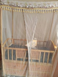 متاح كاروك للبيع مع الدوشك نضيف السعر 100 وبي مجال للتواصل علا الرقم 0...