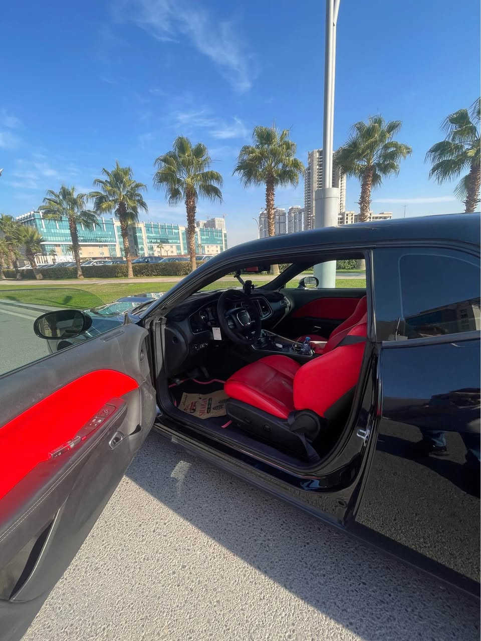 دوج جالنجر 2022GT 
موصفات الجي تي المعروفه 
قطعه وحده فقط صبخ(بونيد) 
ماشي ٦٥ كم 
كهربائيات كير محرك اكسل بشرط 
السياره على وضع الشركه مملعوب بيها ابدد 
التوصل فقط اتصال ممتواجد ع النت 
(***********) 
مكان السياره اربيل أربيل, العراق
