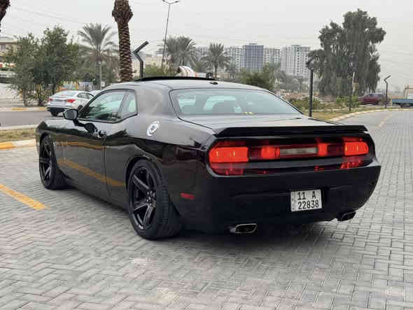 السلام عليكم 
دوج جالنجر shaker 2014
ماشيه 90 ميل 
فول مواصفات 
بصمه 
شاشه 
كأمره 
تحكم استيرن 
صدر امامي خلفي سكات باك 
سياره مزوده او مصروف عليها جديده 
سونارها موجود 
مكاني بغداد حي الجهاد 
السعر 119 
رقمي ***********
