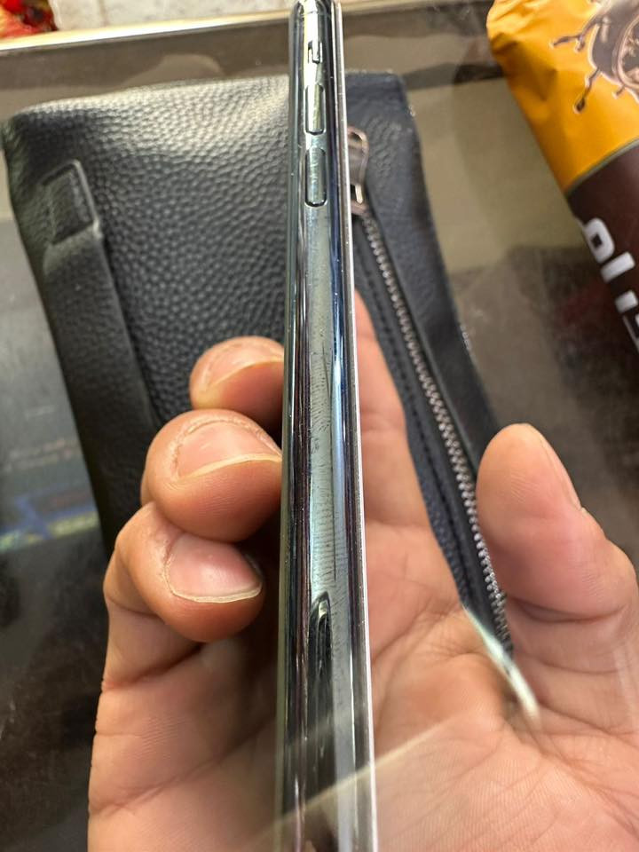 السلام عليكم متوفر جهاز ايفون 11 برو بحاله ممتازه جدا الفيديو داخل المنشور شرح مفصل للجهاز سعره 275 وهذه رقمي للتواصل ***********
