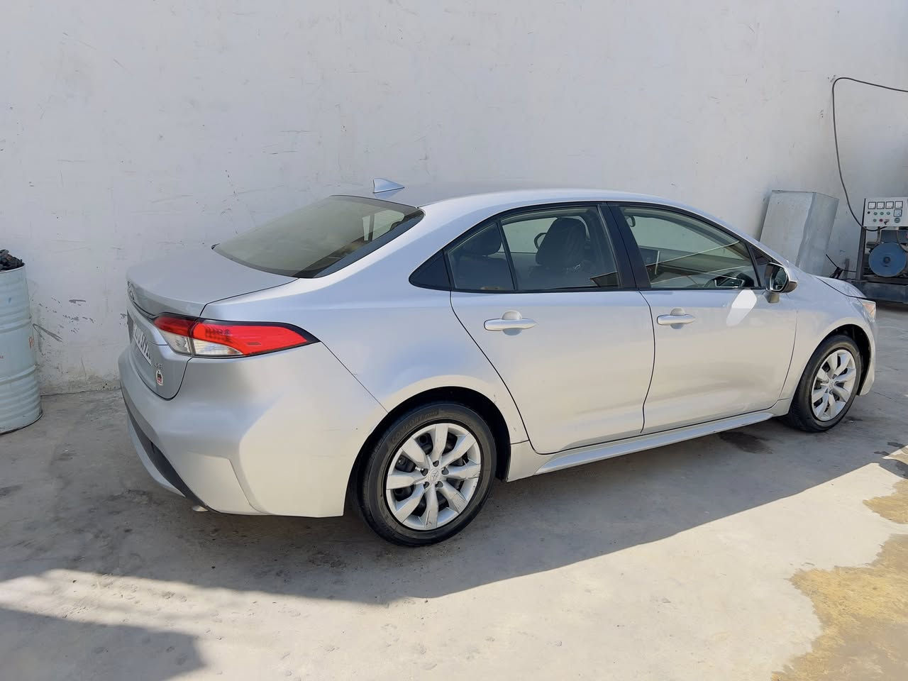 كورلا 20 سلفررقم سليمانية باسمي حادثها بالخارج دعامية حادثها عندي بارد بسيط بالجاملغ  والباب جوه المرايه مال السكن يعني شبر جاملغ شبر باب جديده كلش السياره ملاحظه سيارتي الشخصيه صار سنوات عندي سعرها 163 للاتصال ***********
