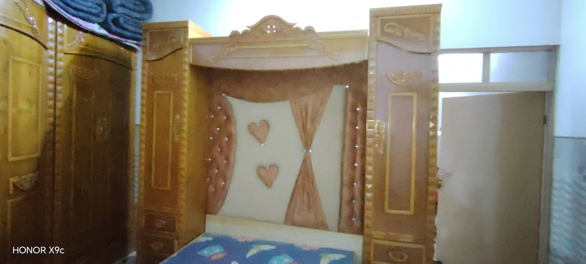 متاح غرفه نوم جديده. السعر مليونين و100. مكاني موصل جانب الايسر. الرقم ***********
