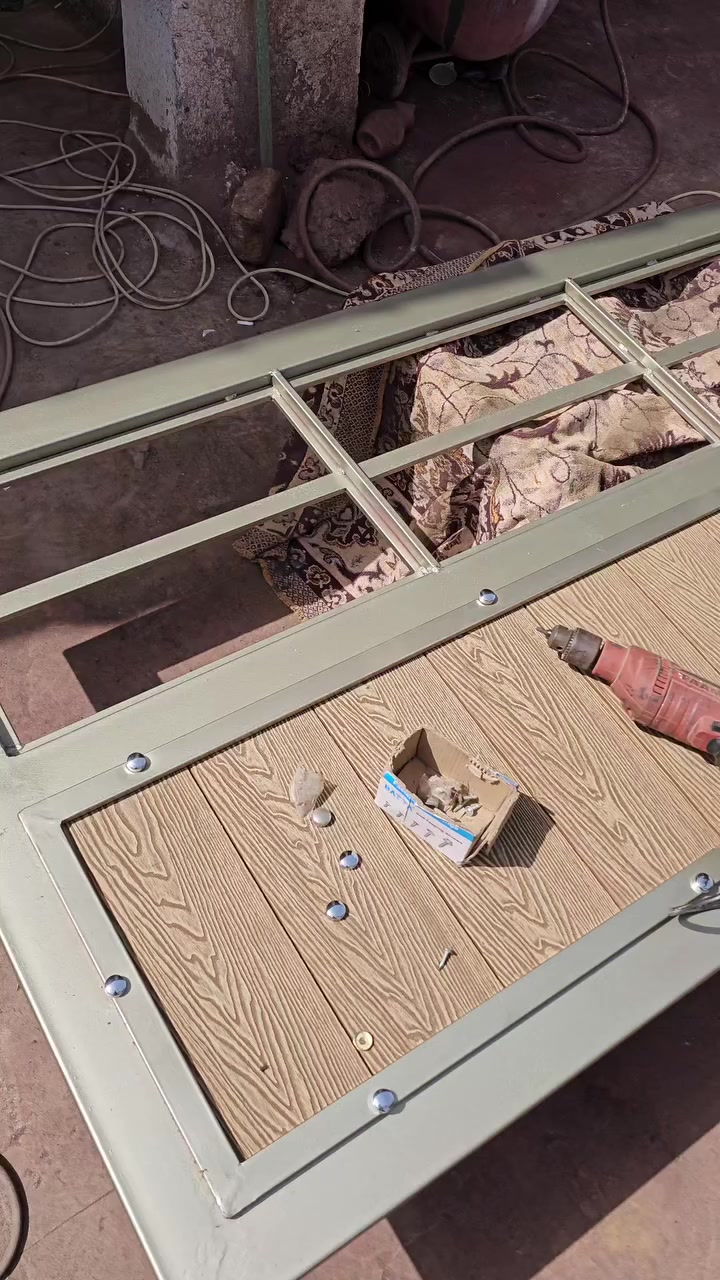 فنون الحداده
#بيبان_فخمه✨️

#مراجيح_ملكيه✨
️ 
 #بيبان_قاصه✨️

 #محجر_ملكي✨️

 #شغل_رئاسي✨️

 #شغل_ملكي✨️

 #عمل #ابواب #شبابيك #بوب_مصفحه   #العراقي_عبود✨️ للأعمال الحديدية
اذا كنت تبـــحث عن العمل الجيد ✨️
ماعليك الى زيارة المجمع🚶‍♂️
أحدث التصامــــــيم والنقــــــوش العصــــــريه

  يمتــــزج الأبداع مع الذوق الرفـــــــــــيع
        #العـــــنوان #كوت_واسط ((✨️))
((أبواب ـ شبابيك ـ كتائب حمايه ـ محجرات درج ـ بوابـــــات.  خارجيـــــه ابواب خشب

جملة مفرد 
مستعدون لتجهيز كافة دوائر الدولة
الاتصال العراقي عبود...***********
*********** طه عبد الحسين
