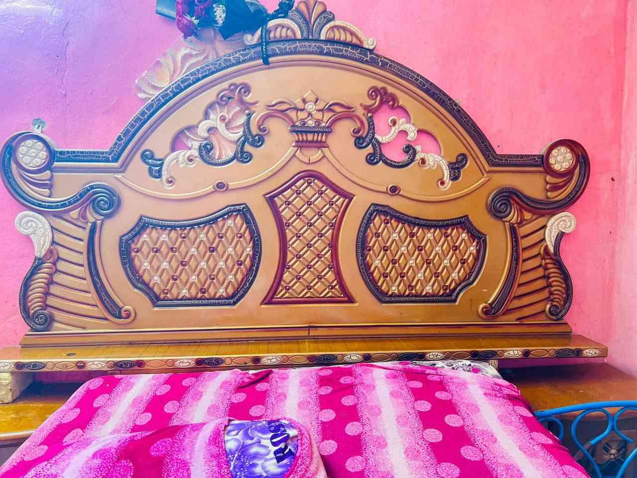 السلام عليكم غرفه أخشاب جديده للبيع ***********
