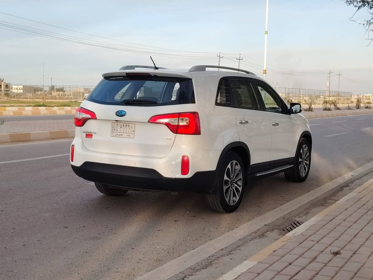 السلام عليكم سورنتو 2015
مكفوله كفاله عامه جديده لك 
رقم بغداد 
مواصفات محرك سته سلندر 
مكفول من التبخير والتنقيص 
محرك مامفتوح شرط 
مري شفط تحكم ستيرن 
جهتين  مثبت سرعه 
كامره خلفيه ابلاديه 
ويل 19كروم تخم تايرات جديد
بردات خلفيه بك لايت لد 
لدات زنون صدر جديد طوبه 
رقم الهاتف *********** السعر 208 بيه مجال
