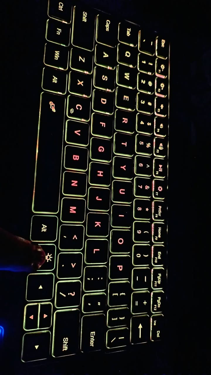 السلام عليكم
كيبوردين بلوتوث 
واحد بيهم كفر كامل وحتى مكان قلم بيهم ويصير ستاند للايباد اذا مهتم علقلي اراسلك خاص سعر مناسب


**إذا كنت صاحب هذا الإعلان وتريد حذفه لأي سبب، رجاءا أرسل رسالة إلى الدعم الفني**