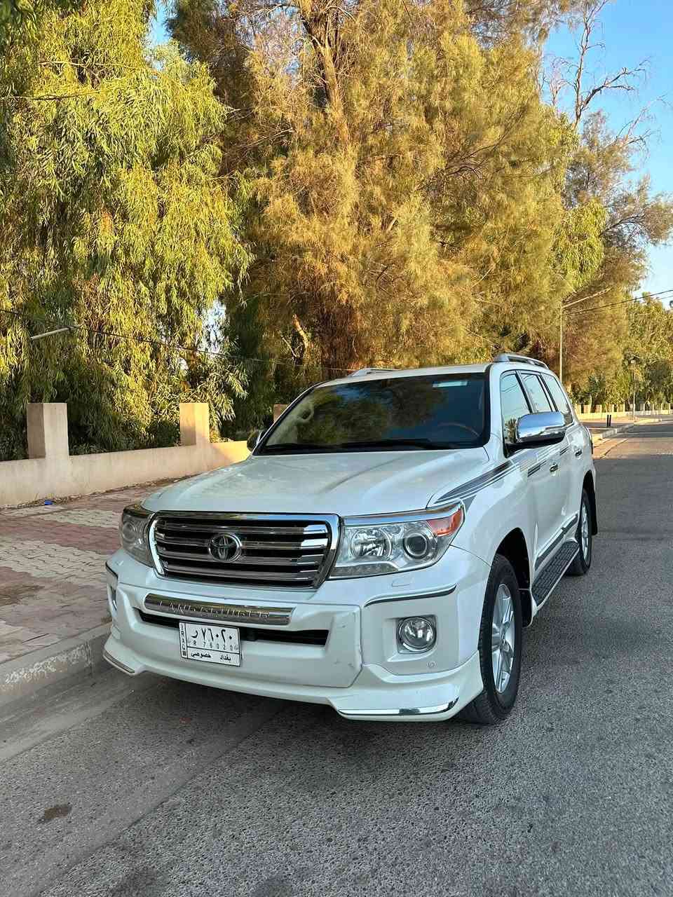 السلام عليكم لاندكروز موديل 2014 ساز
شركة ساز اصل 

فول مواصفات 

كشنات جلد 

كشن السايق 3 دكم 

كامرة بلادية 

حساس امامي خلفي 

ماشية 120 الف حقيقي 

زراك لايت

طفاية 

دفلوك 

دفع رباعي 

مري شفط 

اشاير بالمري 

مثبت سرعه 

تحكمات ستيرن 

ثلاجه 

تشغيل عن بعد 

سلايد روف 

محرك 6 V سلندر 

السونار مرفق مع الصور 

كفاله عامه من عدا الجامرلوغ السايق رش بدون دكت جاكوج بدون فتح بدون معجون اثر شخط ونرش 

تخم تاير تخم دسكات 

حدادية جديده 

رقم سليمانية بسمي تحويل ثاني يوم 

سيارة جاهزه بدون اي نقص دينار متصرف عليها 

مكان السيارة ديالى المقدادية 

جديده ماشاء الله 

***********
