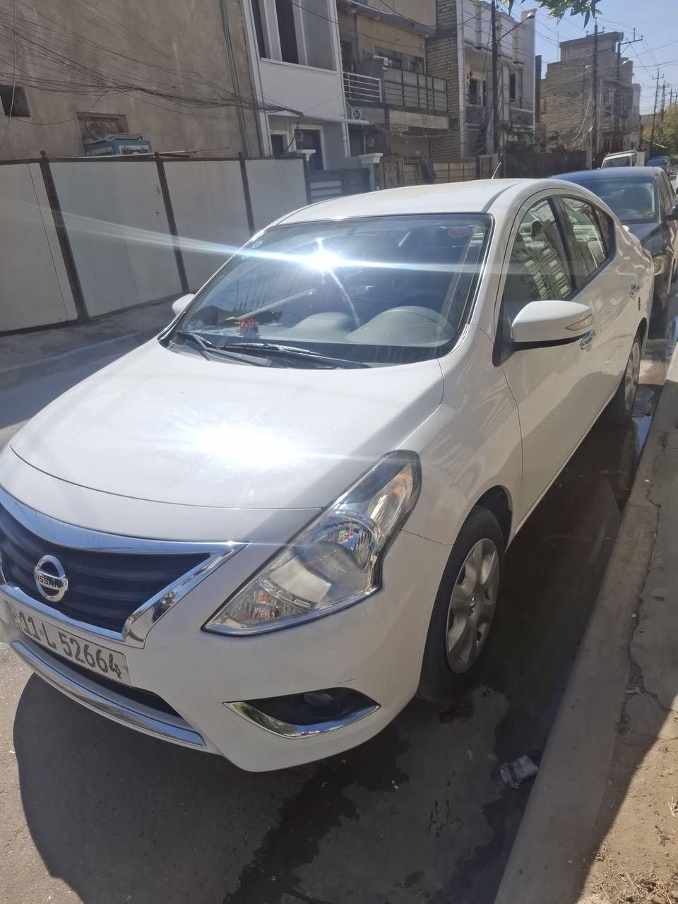 السلام عليكم ورحمة الله وبركاته
عندي نيسان سني هندي موديل ٢٠٢٤ خليجي 
داخلة للعراق شهر السابع 
اللون ابيض 
رقم بغداد بأسمي ثاني يوم احولك
اربع جام كهربائي
كير اوتوماتيك 
شاشة + كامرة 
تبريد شغال 
قطعتين تبريد 
ماشية ٤٥ حقيقي
حدادية ممتازة
السيارة جدآ اقتصادية بالصرف كلة عادي 
بيها طخة بالباب الخلفي عكس السائق هي واكفة بالفرع انطخت
السيارة خير من الله ولا تفكر توكف بالشارع 
السيارة رايدها ١٢٥ وبيها مجال مكاني الغزالية شارع البدالة
للاستفسار 
***********
