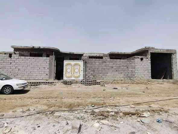 سلام عليكم/هيكل للبيع المساحه 300 وقابل للتفاوض) 
خريطه البيت 👇
السعر خاص
(البيت يتكون من 3 غرف .... غرفتين 4×5/ وغرفه 6×4/
صاله 9×5/المطبخ 4×4/ الدوانيه 9×4 / صحيات داخليه وخارجيه 150×150/ المحل 8×4)مكانه جامعة ذي قار الصخين 
***********
*********** للتواصل/مكلف بنشر
