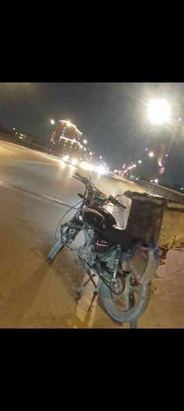 مكاني بغداد الشعله دراجه شايننك 5 كير
بأسمي (مرقم صلاح دين) عربي سعر مليون و 75 موديل 23 مستعجل على بيعته

تفاصيل⬇️⬇️⬇️⬇️ 
محرك مكفول فقط المكينه تضخ دهن من اعبر سرعه80
+يرادله زوج مري 
+اشاره خلفي واكعه 
+صجم داخل الستيرن واكعه
+كشن مشلوع بس كاعد عل دراجه 
+كهربائيات طافيه يراد تبديل جوزه
+ بريك امامي واكف
+عداد مشي واكف عندي 
كل هاي النقوصات الي بي 

مستعجل على بيعته قفل قفل مليون و75 ماقبل مراوس رقمي 
***********
