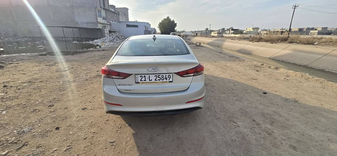 حجي مواصفاتها عادية 
 هونداي صالون النترا ٢٠١٧ 
محرك ٢٠٠٠ دوش 
اللون بيجي 
وارد امريكي 
الضرر فقط الصندوق (مصبوغ )
ماشية ١١٩ ميل 
محرك السيارة في حاله جيدة لا صرف ولا تبخير 
تحكم ستيرن 
مانع انزلاق 
مثبت سرعة 
رقم السيارة شمالي سليمانية 
سنوية ٢٠٢٩ شراي اتصل *********** واتساب
