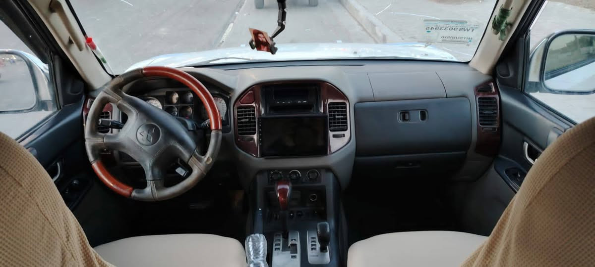 باجيرو ٢٠٠٧  مكفولة للبيع رقم انكليزي بااسمي هزة جديدة
تحويل ثاني يوم رقم مميز .تبريد محرك ٣٨٠٠ السيارة نظيفة
مكاني بغداد مدينة الصدر السعر ٩٥ وبيها مجال بسيط 
بيع  او مراوس باجيرو احدث منها فقط .
***********
