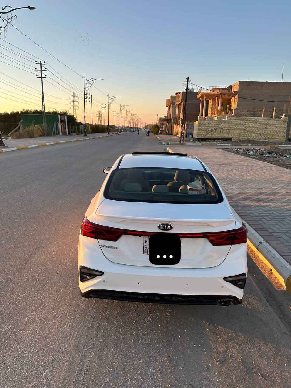 كيا سيراتو مديل 2021 خليجي فول مواصفات محرك 1600
بصمه
فتحه
تبريد قطعتين 
شاشة كبيرة
تشغيل عن بعد
كفاله السيارة 

السعر 173 
مكان السيارة السماوة

للأستفسار ***********
