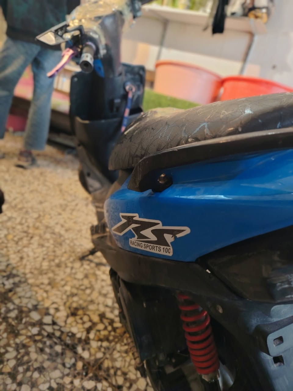 السلام عليكم شباب ماكس عدلة رياضي كفرات كلها بلادي بوشة 55 مزودة مو مجفتة نكره سلف وهندر بكل وكت يرادلهة ترتيب شوية السعر 450 وبيها مجال المكان علوة الرشيد قرب الاقواس بغداد ***********
